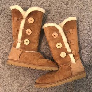 UGG Bailey Button Triplet Boots size 8